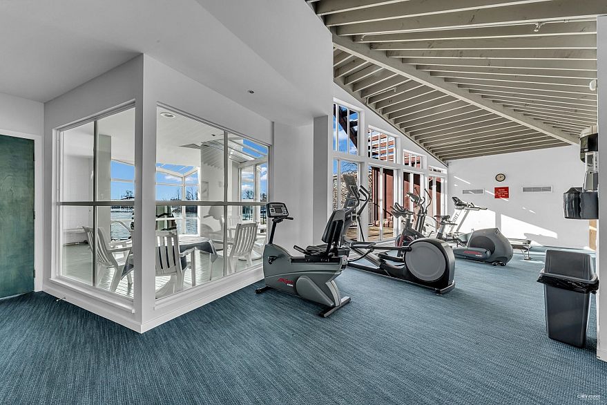 208 2020 E Kent Avenue South