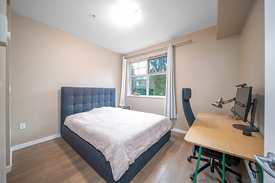 313 4883 Maclure Mews