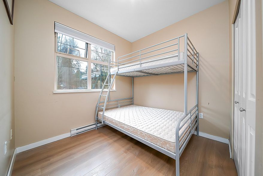 313 4883 Maclure Mews