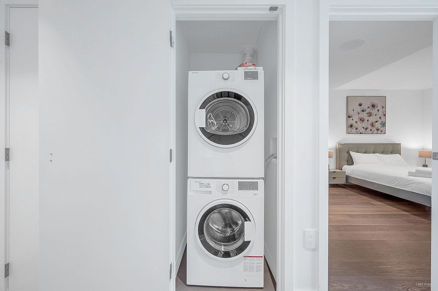 2001 620 Cardero Street