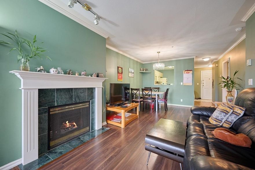 406 1958 E 47th Avenue