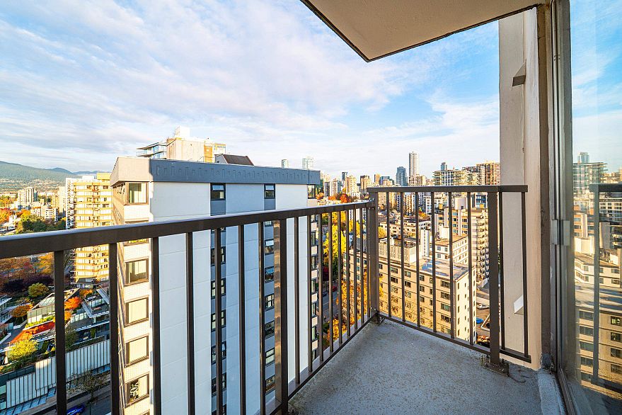 2004 1251 Cardero Street