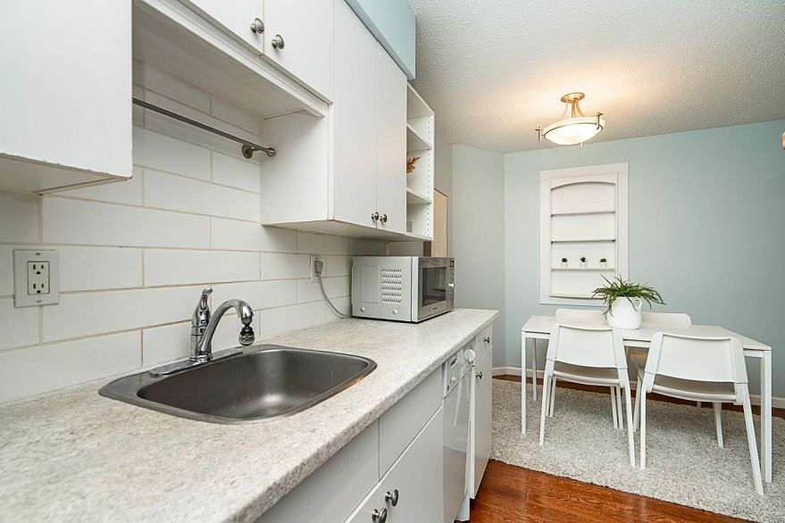 114 1950 W 8th Avenue