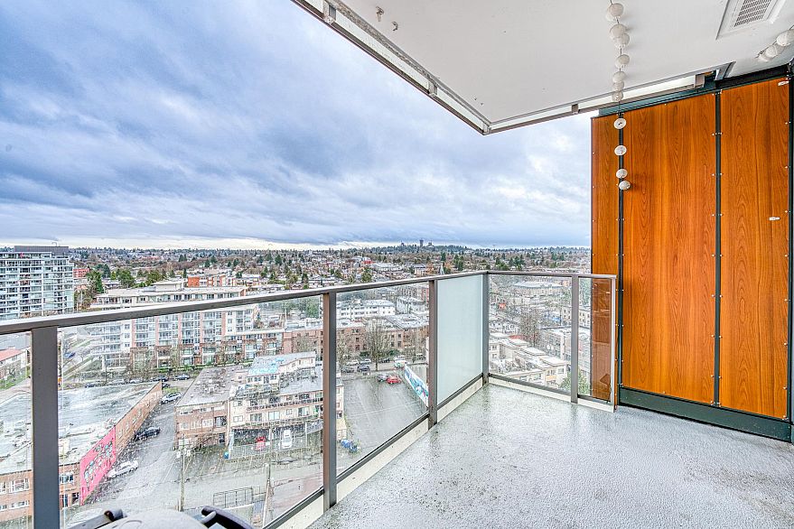 1806 285 E 10th Avenue