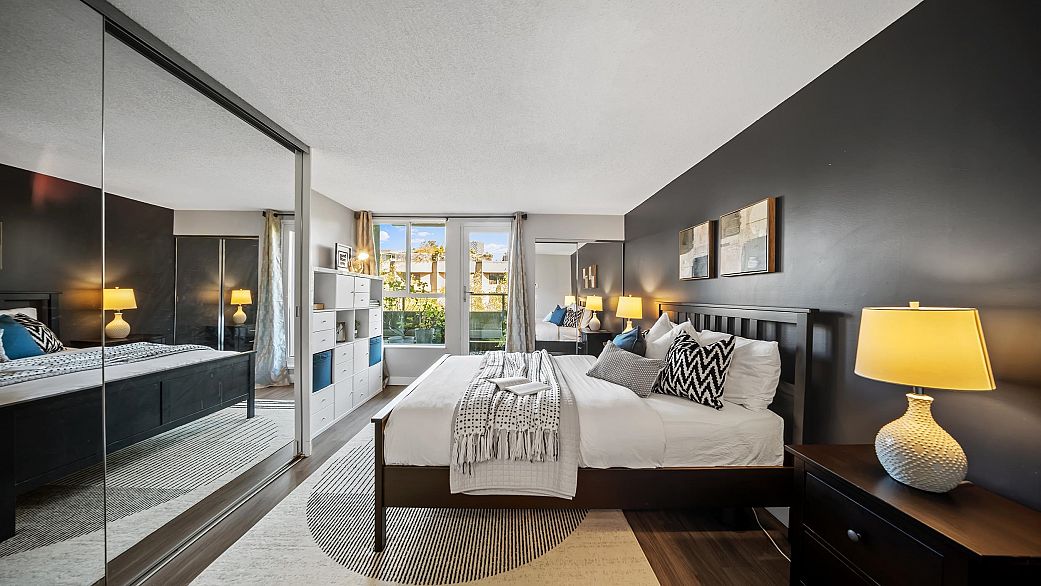 17 1345 W 4th Avenue