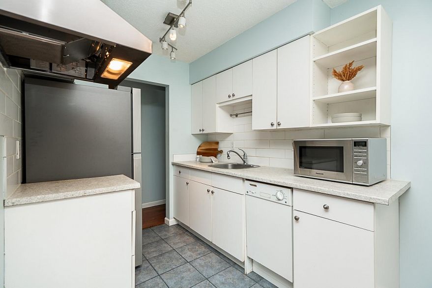 114 1950 W 8th Avenue