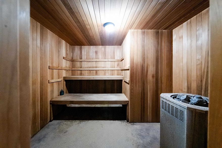 2004 1251 Cardero Street