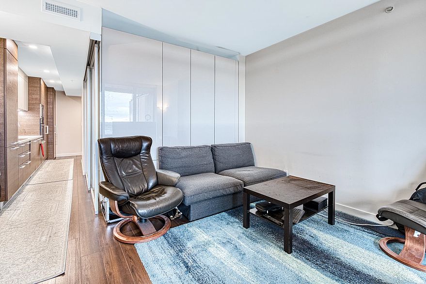 1806 285 E 10th Avenue