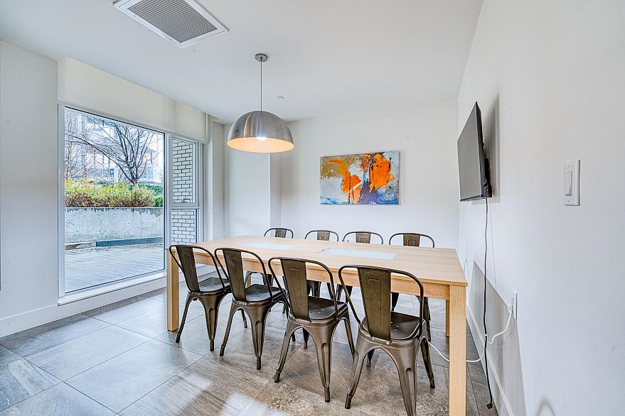 1806 285 E 10th Avenue