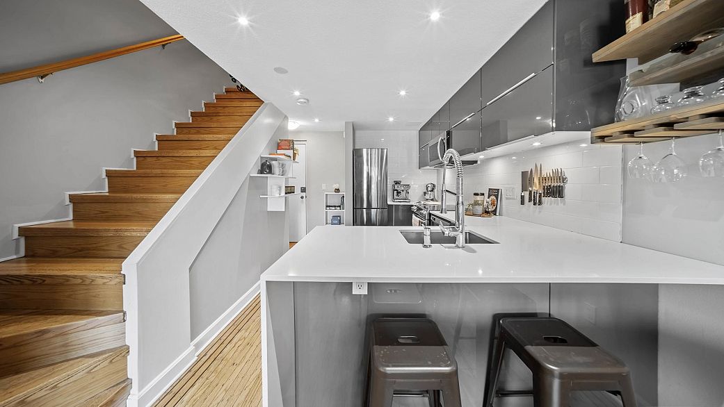 17 1345 W 4th Avenue