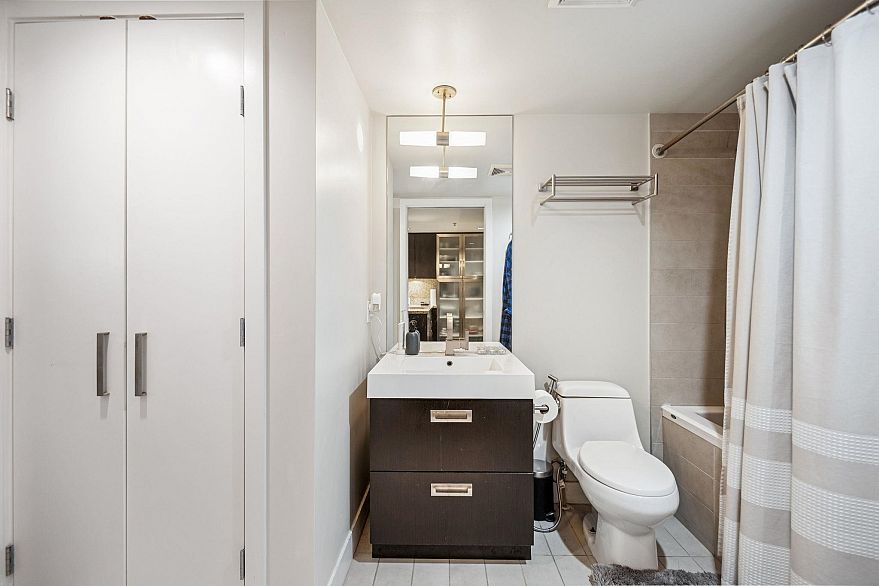 301 1055 Richards Street