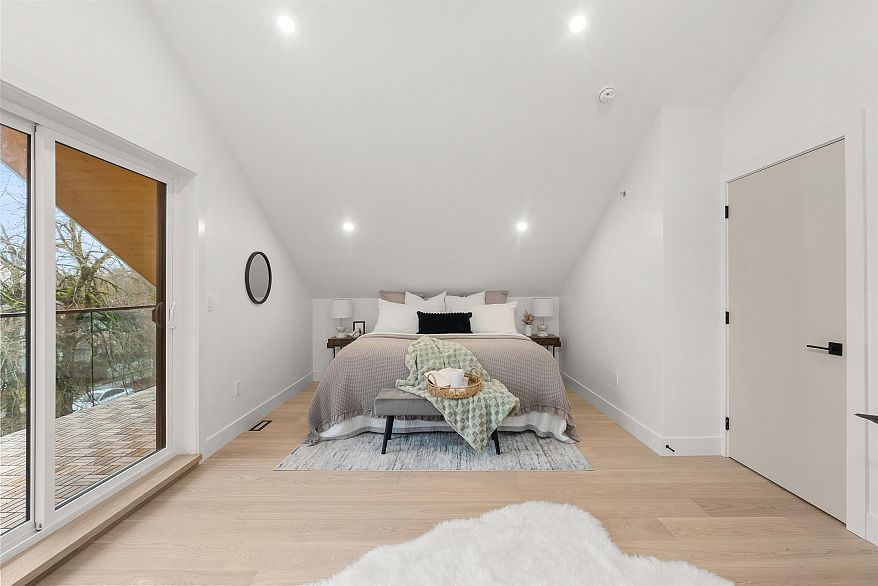 1 1822 E 14th Avenue