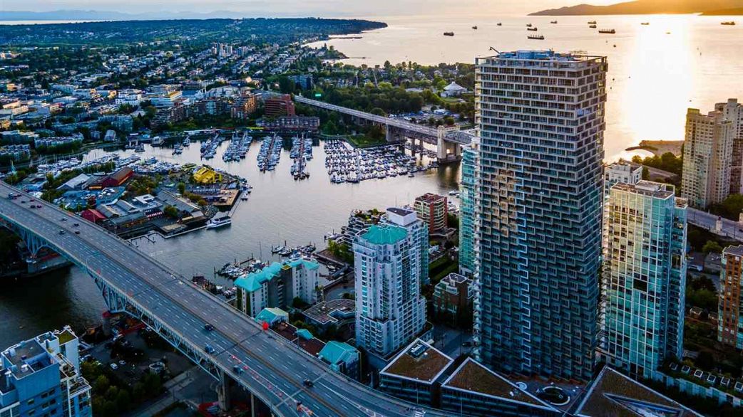 P4 221 1480 Howe Street