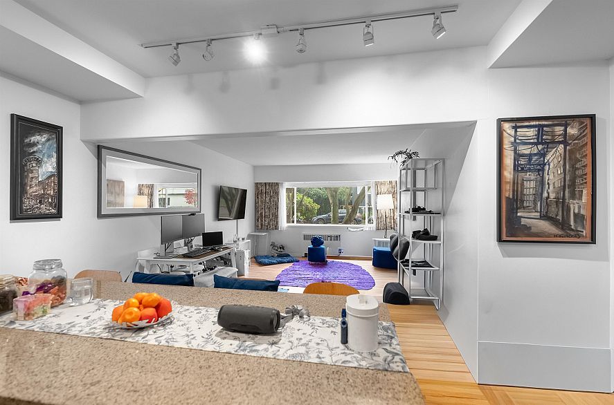 2 1879 Barclay Street