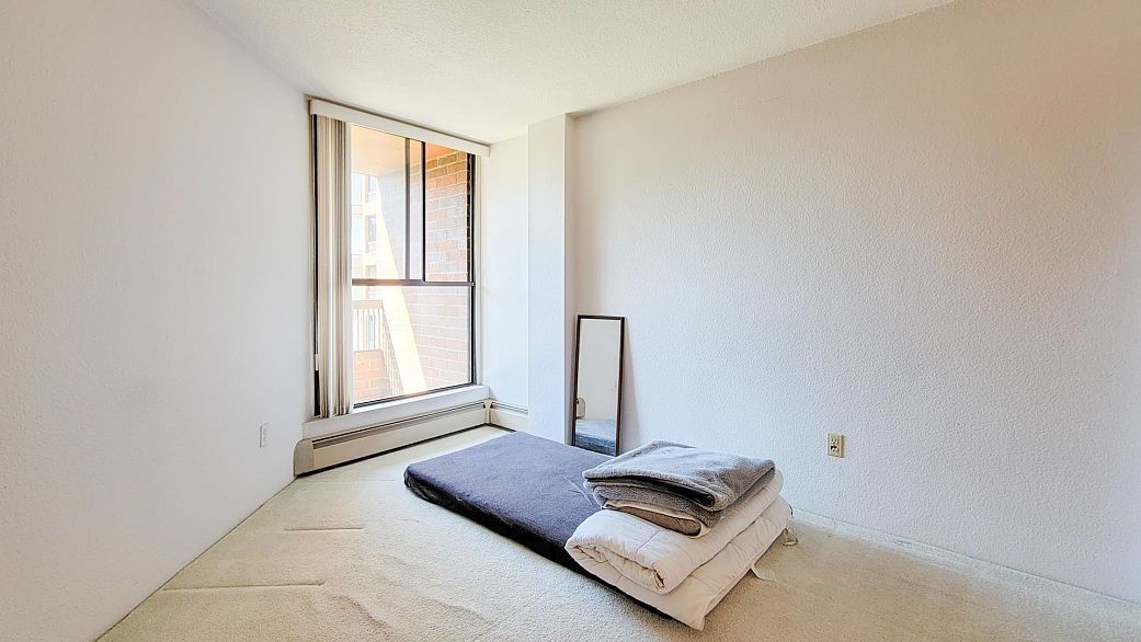 512 950 Drake Street