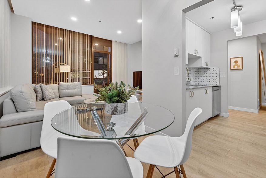 311 1010 Howe Street