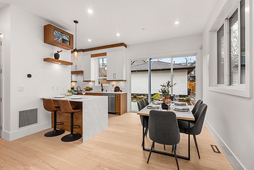 2 1822 E 14th Avenue