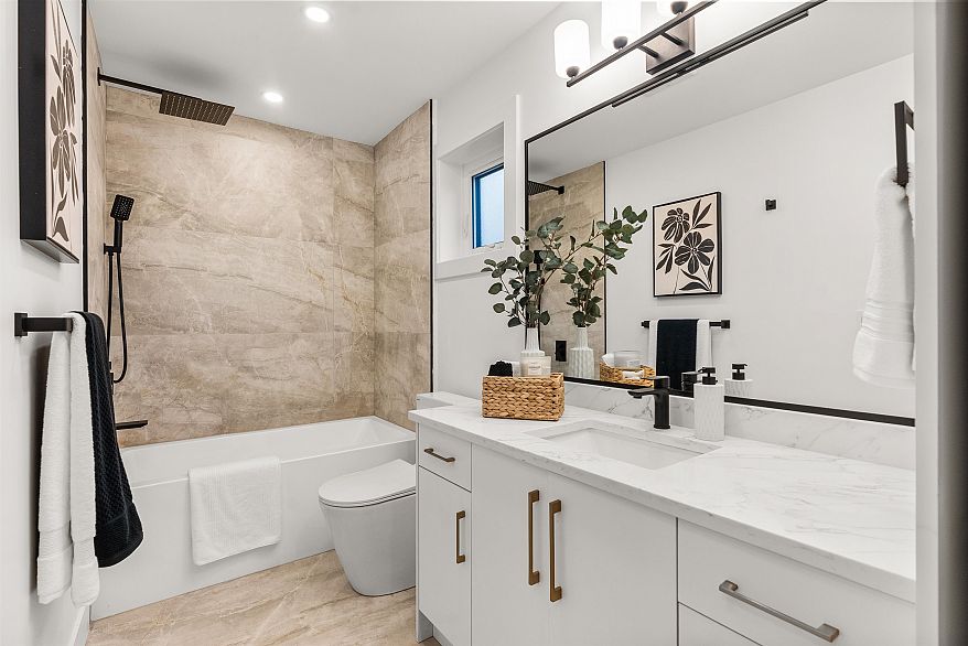 2 1822 E 14th Avenue