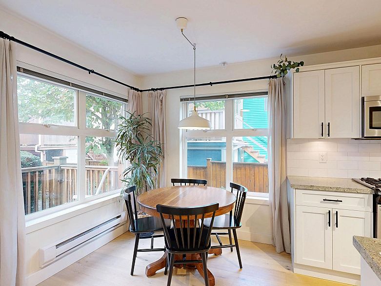 101 1672 E Pender Street