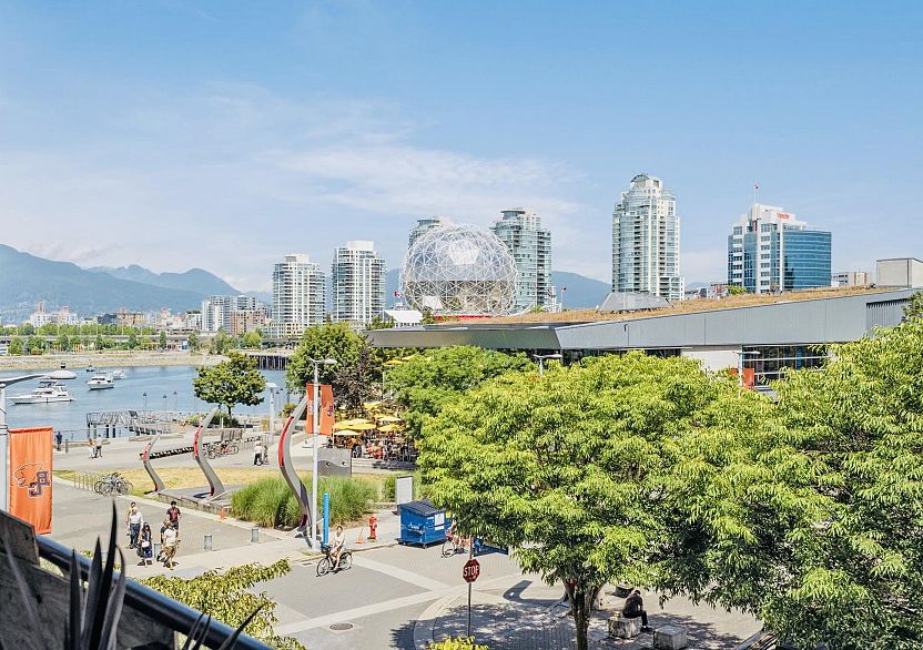 302 1625 Manitoba Street