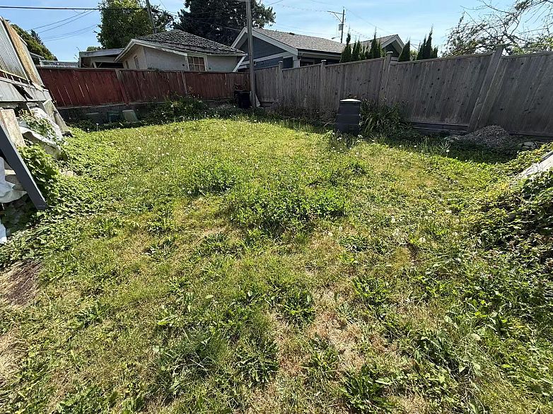 4825 Commercial Street