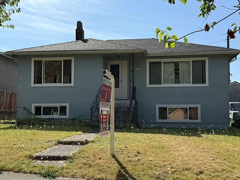 4825 Commercial Street