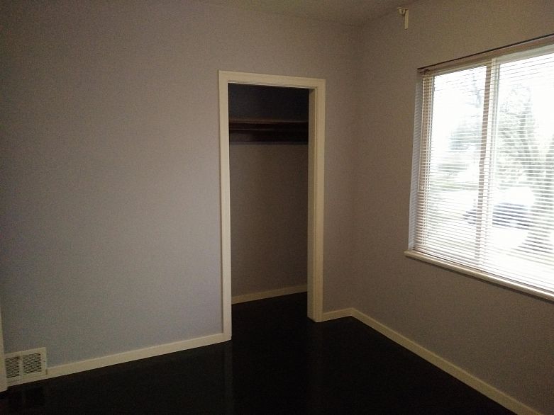 4825 Commercial Street