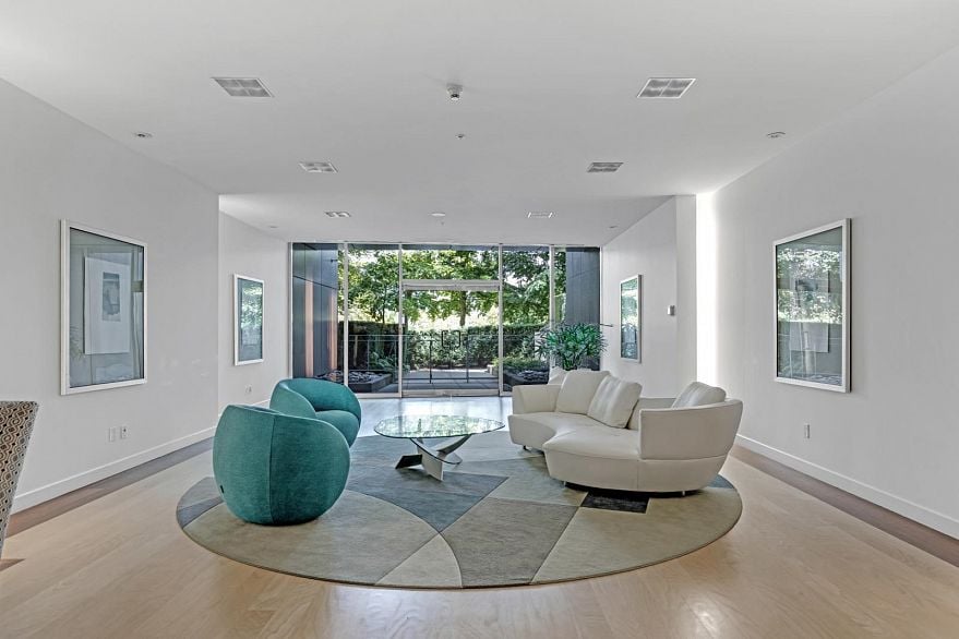 1804 1233 W Cordova Street