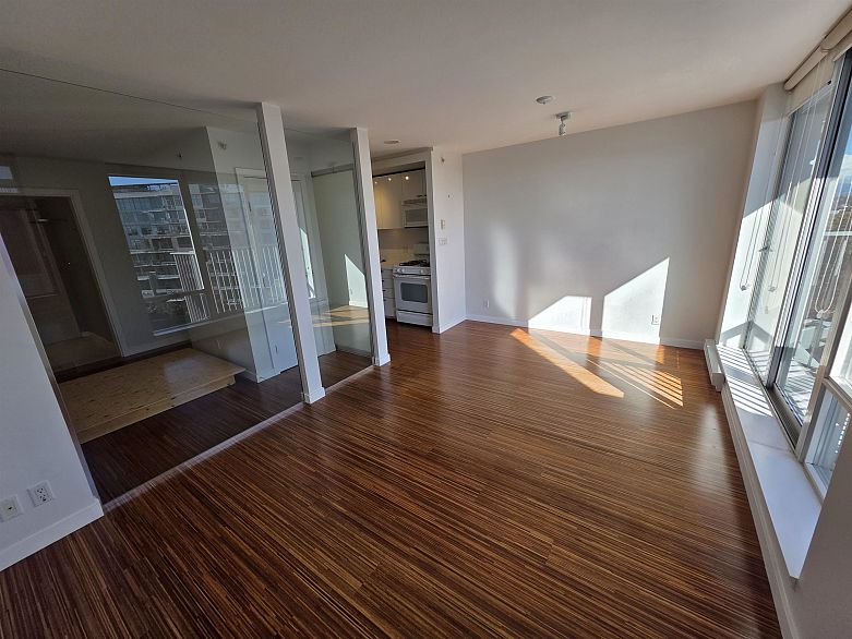 806 328 E 11th Avenue