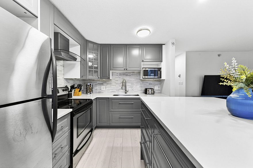 1202 188 Keefer Place