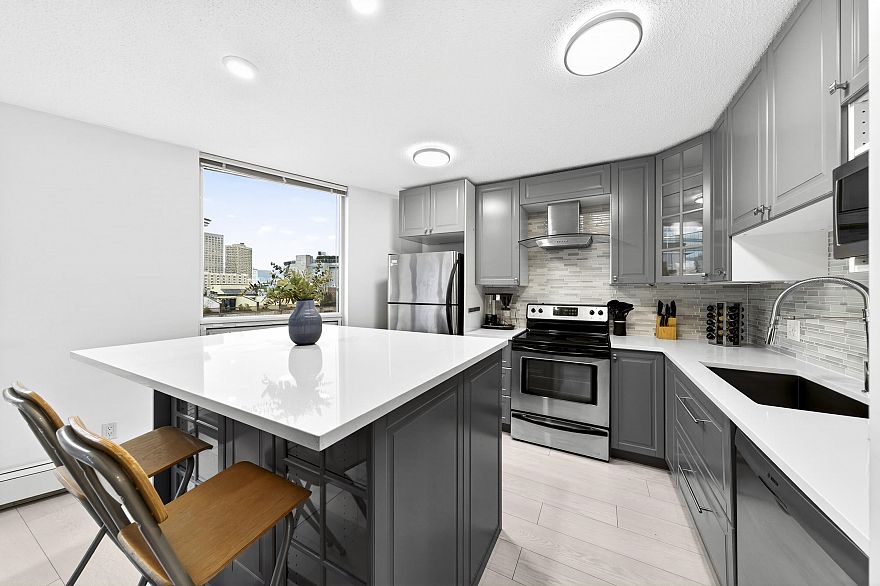 1202 188 Keefer Place