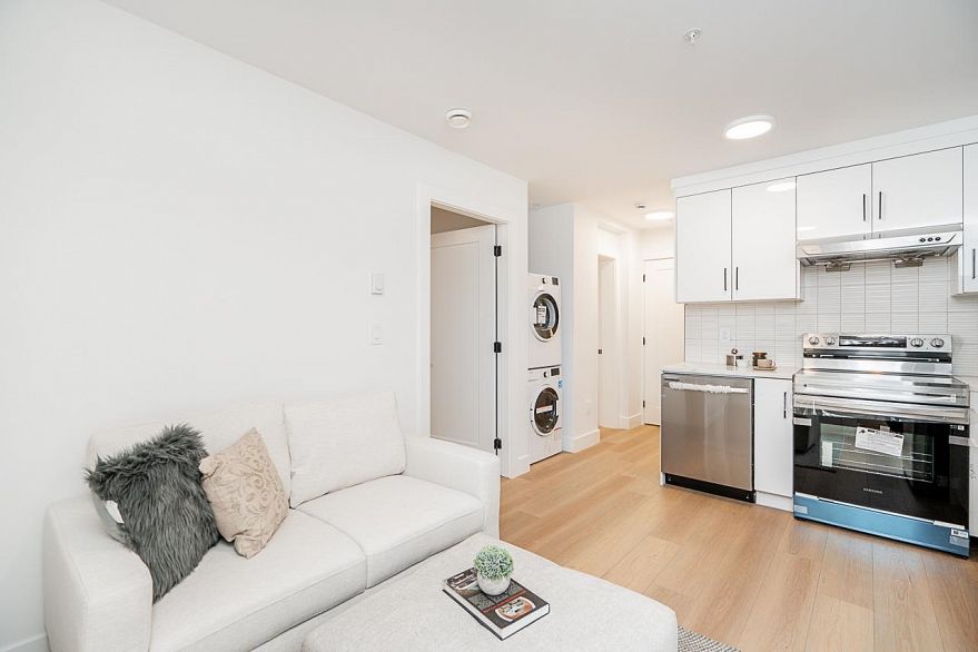 1 2753 Nanaimo Street