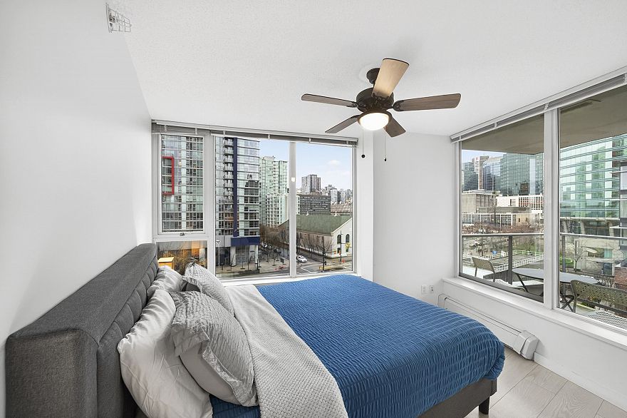 1202 188 Keefer Place