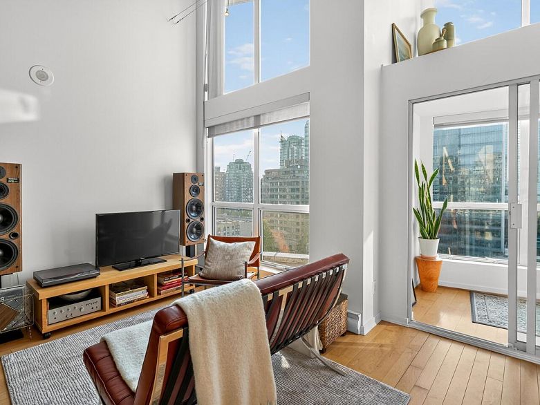 804 933 Seymour Street