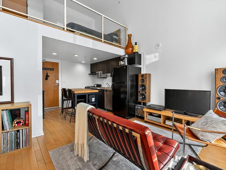 804 933 Seymour Street