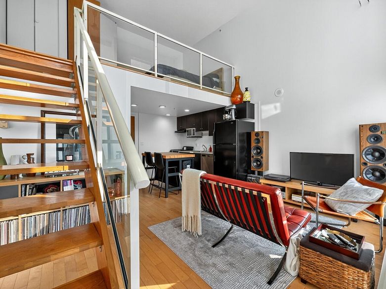 804 933 Seymour Street