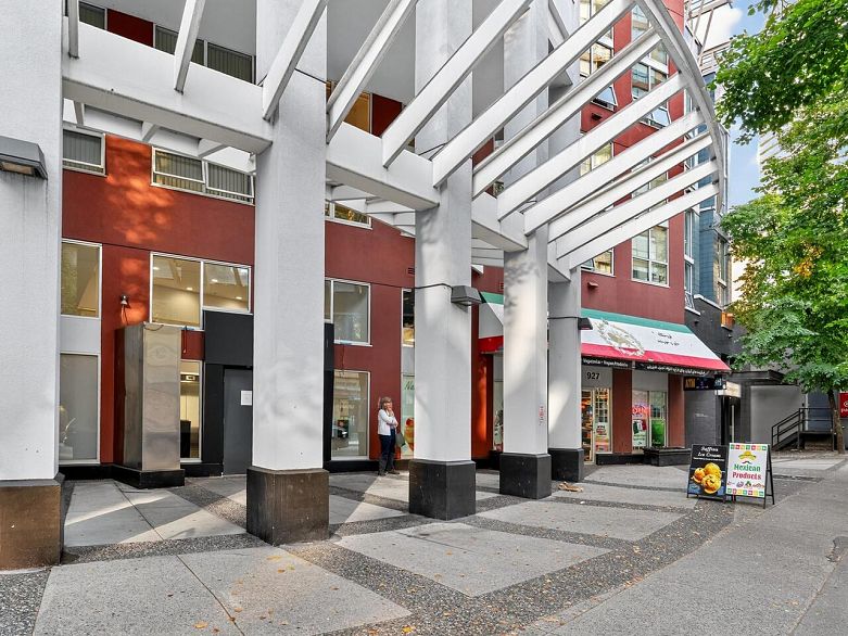 804 933 Seymour Street