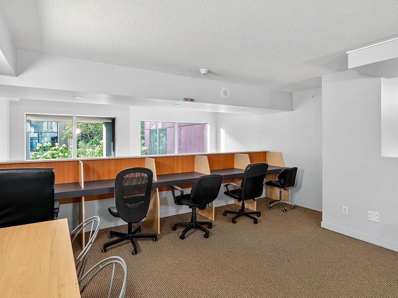 804 933 Seymour Street