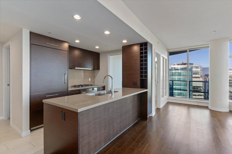 3003 833 Homer Street