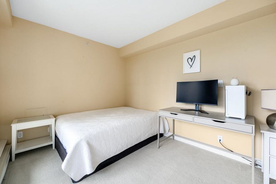 1204 5775 Hampton Place