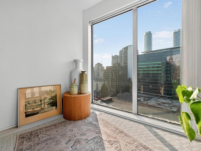 804 933 Seymour Street