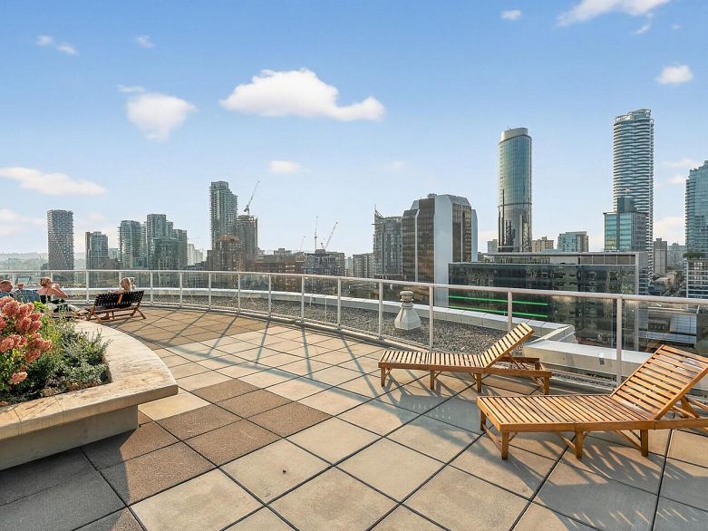 804 933 Seymour Street