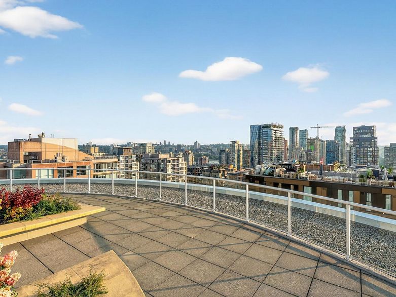 804 933 Seymour Street