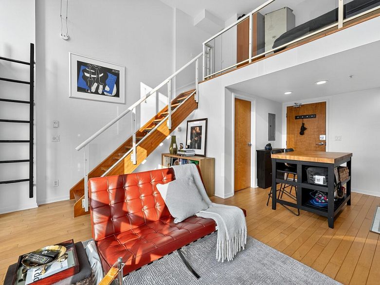 804 933 Seymour Street