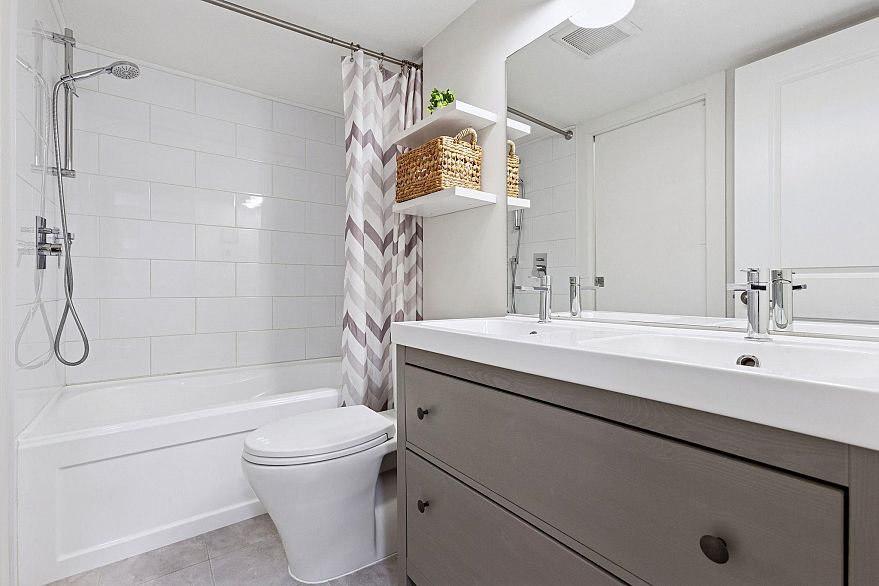 104 1365 W 4th Avenue