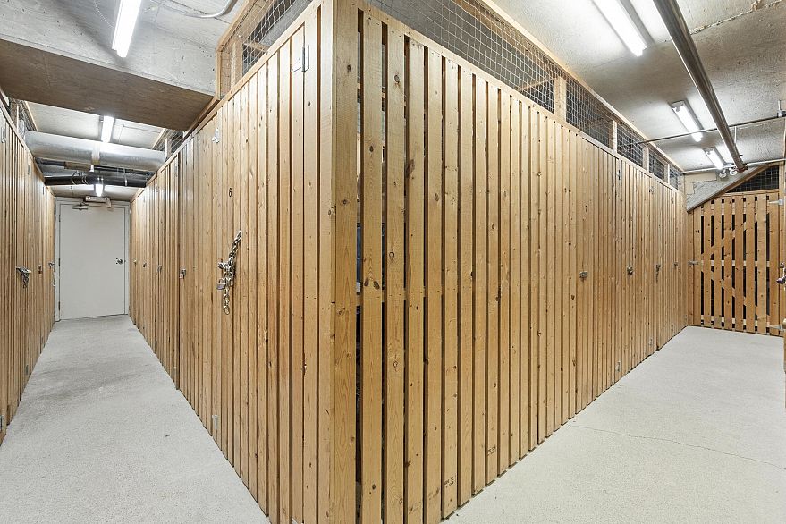 301 4990 Mcgeer Street