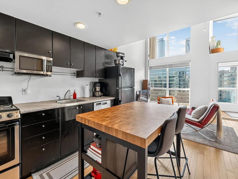 804 933 Seymour Street