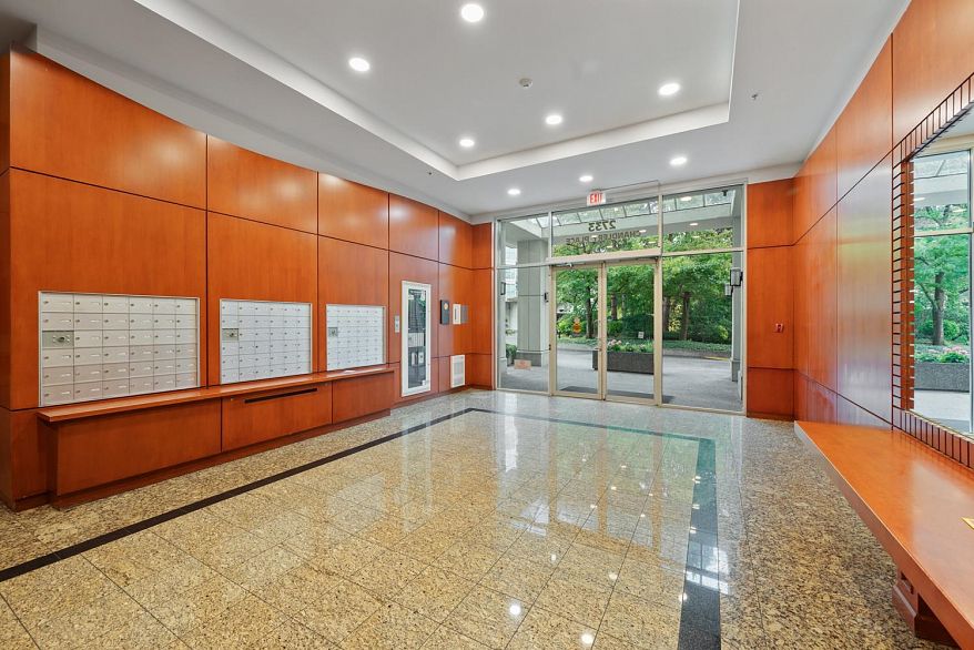 205 2733 Chandlery Place