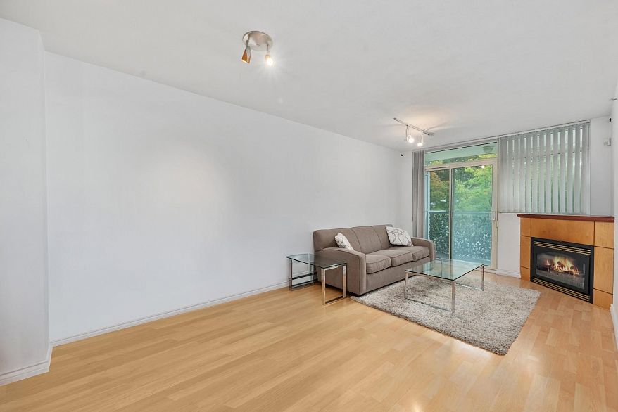 205 2733 Chandlery Place