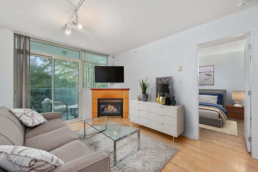 205 2733 Chandlery Place